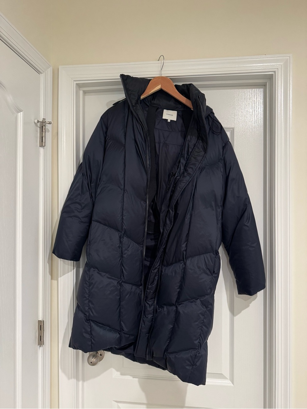 Vince Puffer Coat / Puffer Jacket